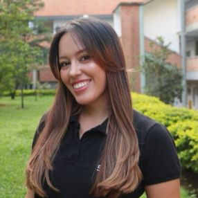 Karla Andrea, Niñera o canguro en Villena
