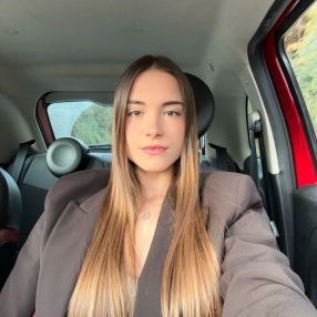 Carla, Niñera o canguro en Oleiros