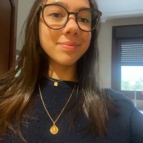 Zaira, Niñera o canguro en O Porriño