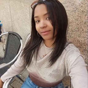 Alexandra joilyn, Niñera o canguro en Astorga