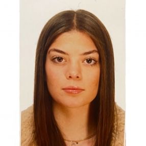 Zayra, Babysitter in Porriño
