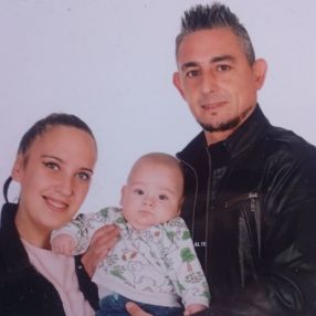 Noemí, Familia en Roses