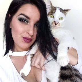 Dounia, Niñera o canguro en Amposta