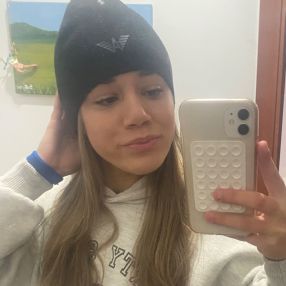 Nicole, Niñera o canguro en La Canonja