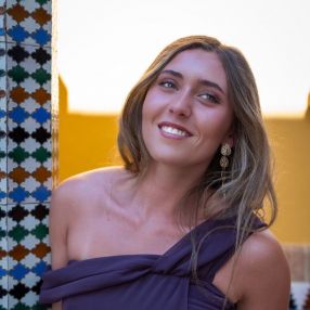 Martina, Niñera o canguro en Gines