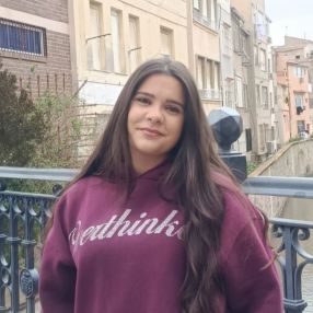 Paloma, Niñera o canguro en Crevillent