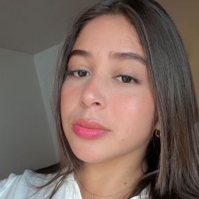Sairi, Niñera o canguro en Mislata