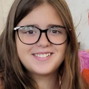 Freya, Babysitter in Abrera
