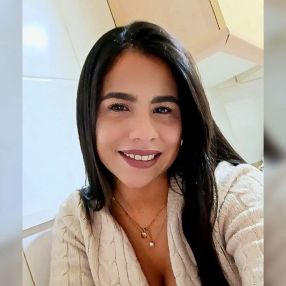 Samantha De Jesús, Babysitter in Lejona