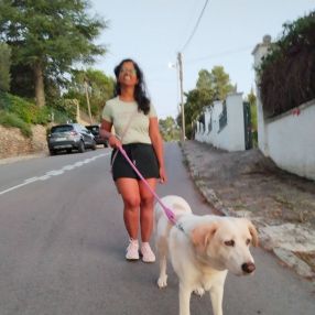 Aditi, Niñera o canguro en Artés