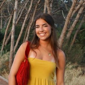 Daniela, Niñera o canguro en Moncada