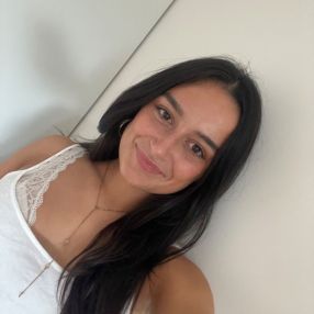Jone, Niñera o canguro en Llodio