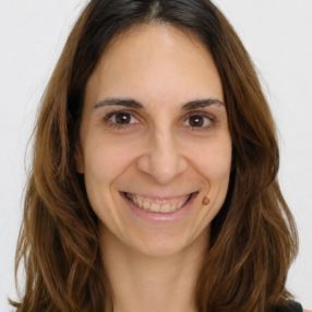Elena, Niñera o canguro en Linares