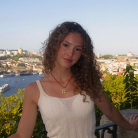 Alba, Babysitter in Asturias