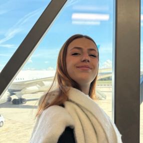 Elena, Niñera o canguro en Esquivias