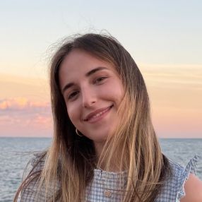 Abril, Niñera o canguro en Llafranc