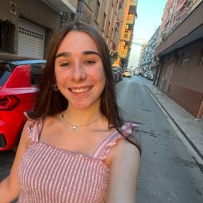Adriana, Niñera o canguro en Port de Sagunt