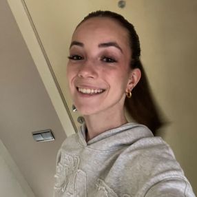 Claudia, Niñera o canguro en Castellar del Vallès
