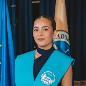 Claudia, Niñera o canguro en Gilena