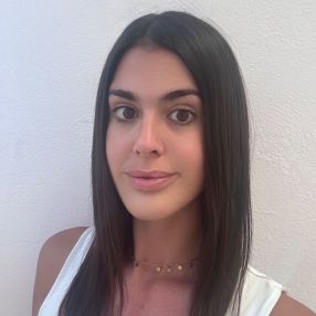 Selene, Niñera o canguro en Vecindario
