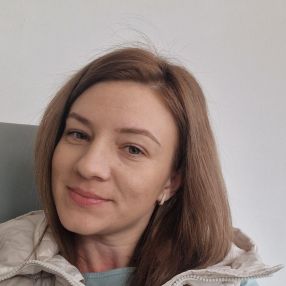 Cătălina Elena, Niñera o canguro en Ciruelos