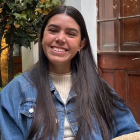 Alexandra, Niñera o canguro en Vilanova i la Geltrú