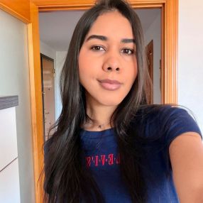 Ananda Avila, Babysitter in Picasent