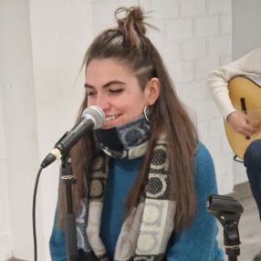 Marta, Niñera o canguro en Barañáin