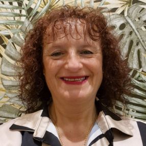 Maria Dolores, Niñera o canguro en Ribadumia