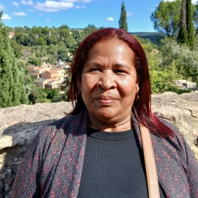 Francia elena, Niñera o canguro en La Jonquera