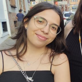 Alba, Babysitter in Palau-solità i Plegamans