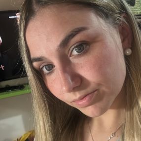 Alba, Niñera o canguro en Vecindario