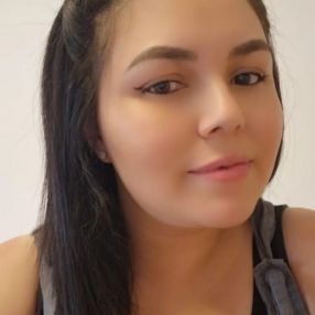 Yeni Patricia, Niñera o canguro en Palau-saverdera