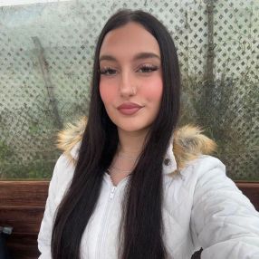 Daniela, Niñera o canguro en Teror