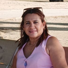 Yanet, Niñera o canguro en Monzón