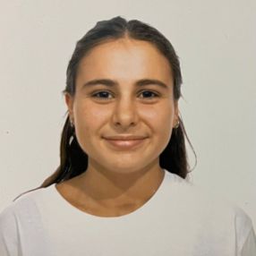 Laura, Niñera o canguro en Consell