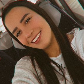 Yari, Niñera o canguro en Trigueros