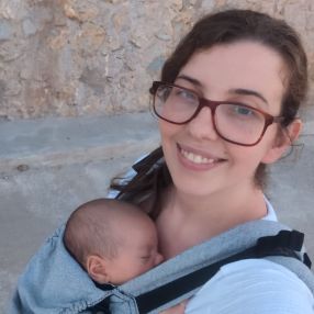Victoria, Familia en Eivissa