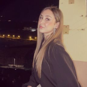 Adriana, Niñera o canguro en Teror