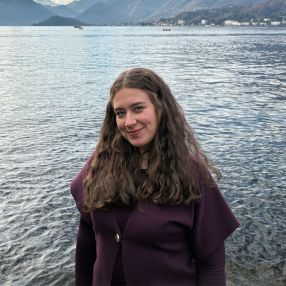 Mari Carmen, Niñera o canguro en Algarrobo