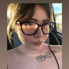 Nicole, Niñera o canguro en El Tanque