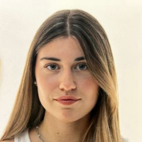 Zaira, Babysitter in Baiona