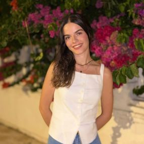 Lola, Babysitter in Carmona