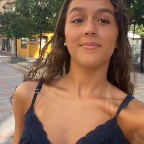 Jone, Niñera o canguro en Azcoitia