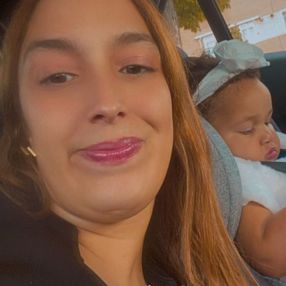 Kelly, Family in Parla