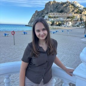 Alejandra, Niñera o canguro en San Miguel de Salinas