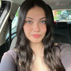 Saray, Babysitter in Porriño