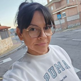 Angela, Niñera o canguro en Meco