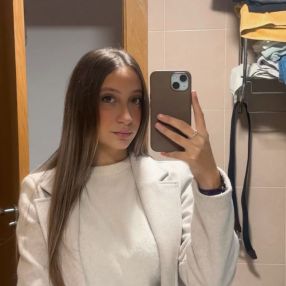 Cynthia, Niñera o canguro en El Parador de las Hortichuelas