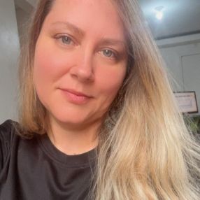 Samia, Babysitter in Vila-seca